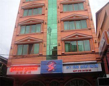 Sky Park Guesthouse Phnom-Penh Buitenkant foto