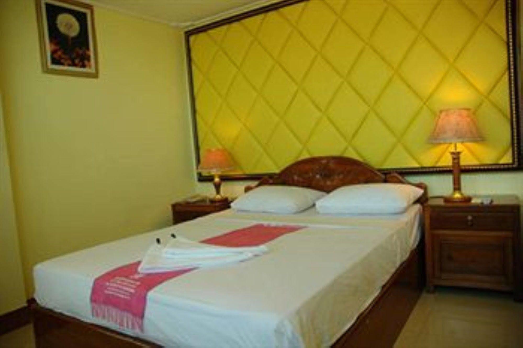 Sky Park Guesthouse Phnom-Penh Buitenkant foto